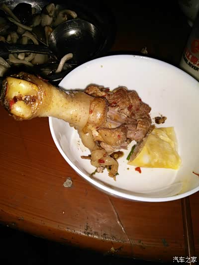 突然妈妈给我夹只鸡腿啊说现在孩子生活水平对鸡腿并感觉兴趣那就给我