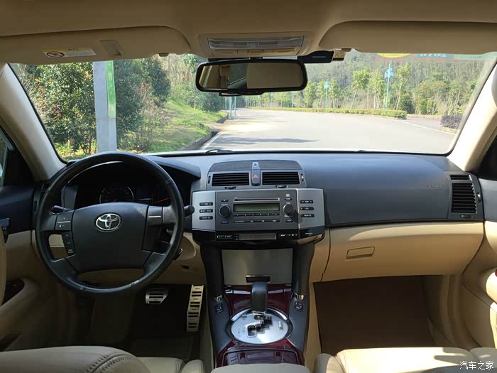 这个内饰我还是比较喜欢,因为我个人觉比新款的手工好很多.