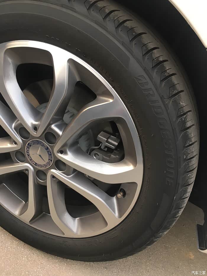 【图】你们有没有发现c级车4个轮胎2个牌子_奔驰c级论坛_汽车之家论坛