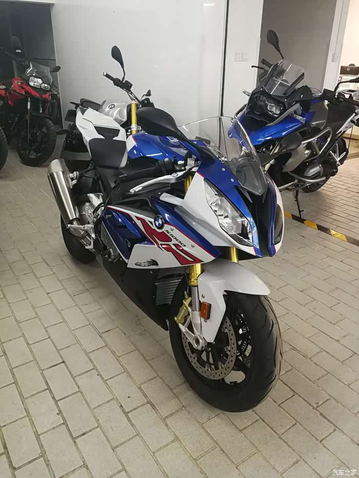 2017款宝马s1000rr提车作业