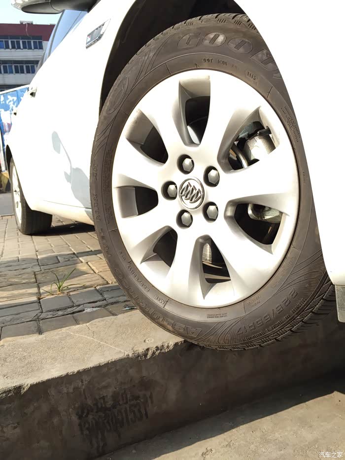 出君威17轮胎轮毅版主留情