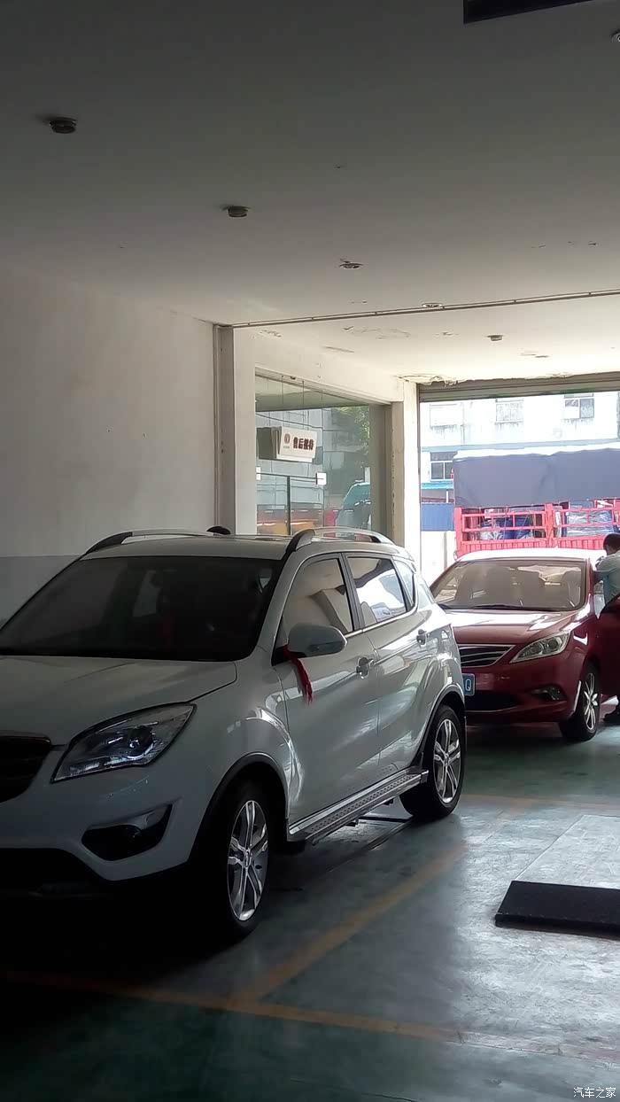 刚刚进来,外面又在排队了