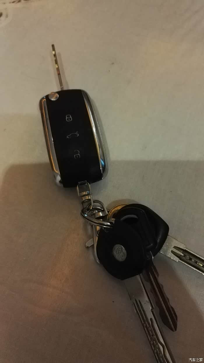 请问车没电了机械钥匙打不开门什么情况