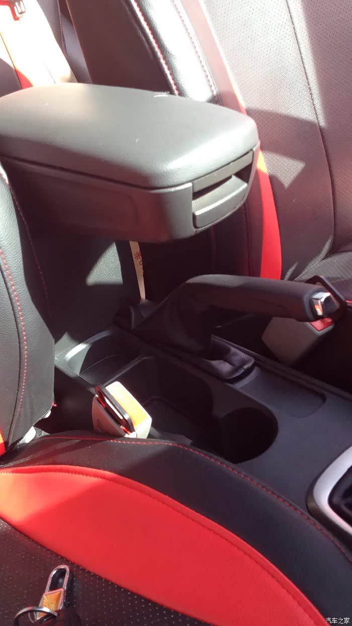 出一闲置赛欧3原厂扶手箱