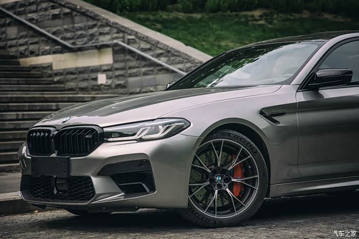 f90m5lci提车作业