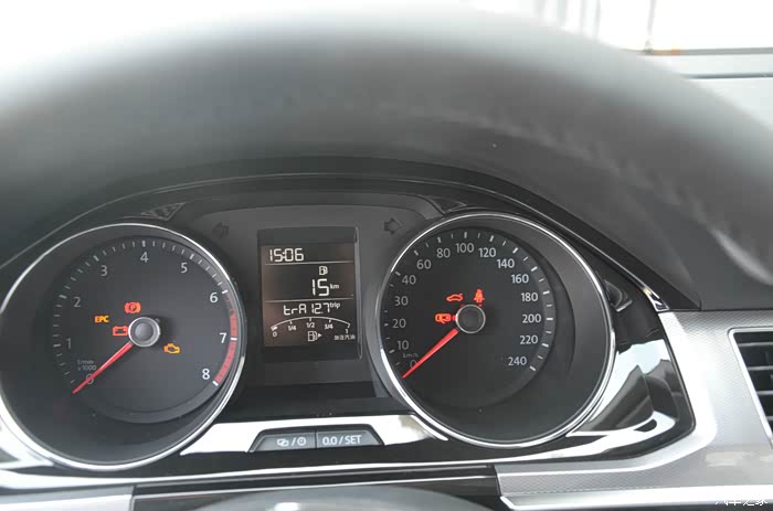 双炮筒式仪表盘