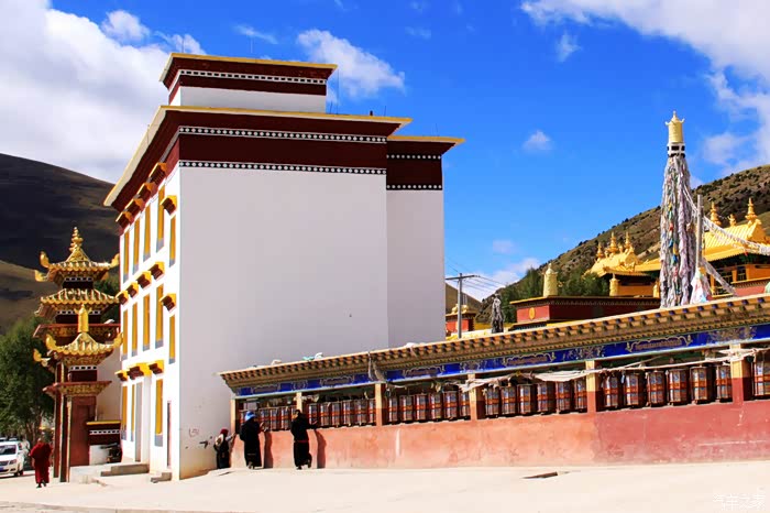 规模宏大的龙西寺.