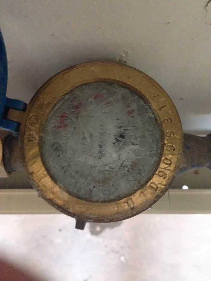 晕,水表都冻裂了