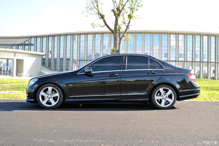 老车也来露脸车况依旧完美的w204奔驰c200运动版