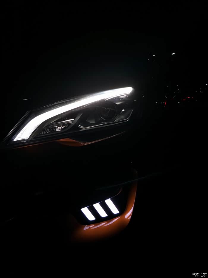 车灯黑夜中的华丽来自帝豪gs的诱惑
