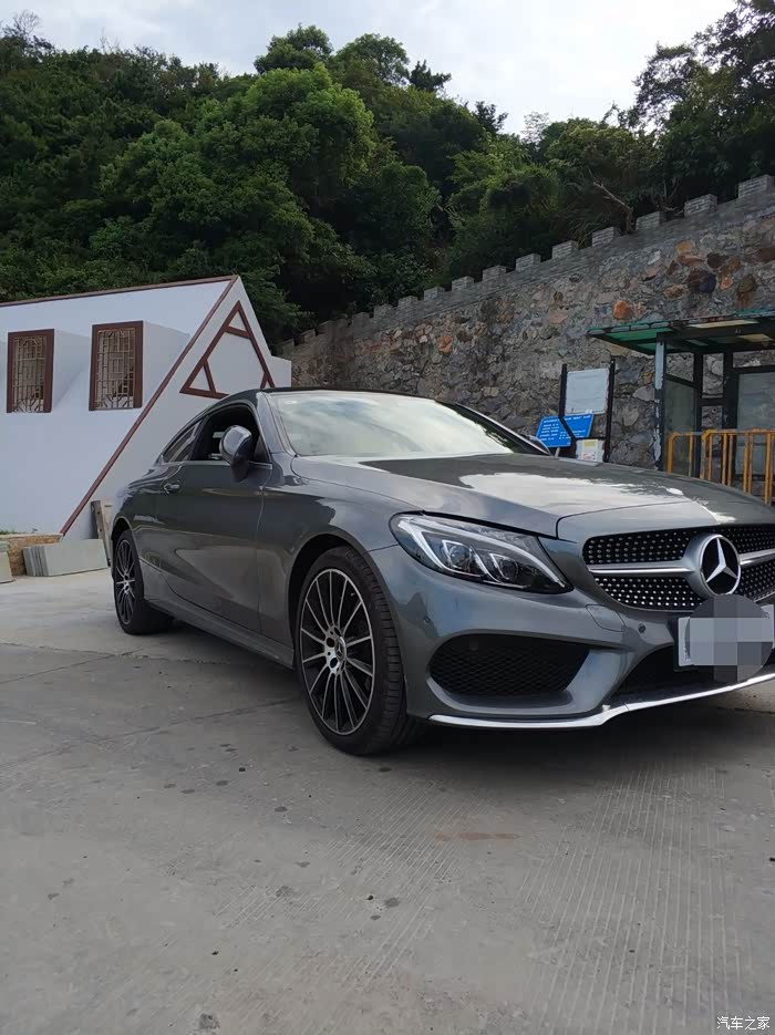 颜值即正义提奔驰c200coupe四驱月光石灰