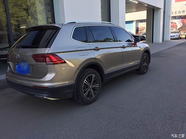 途观l四驱豪华版天漠金实车照片