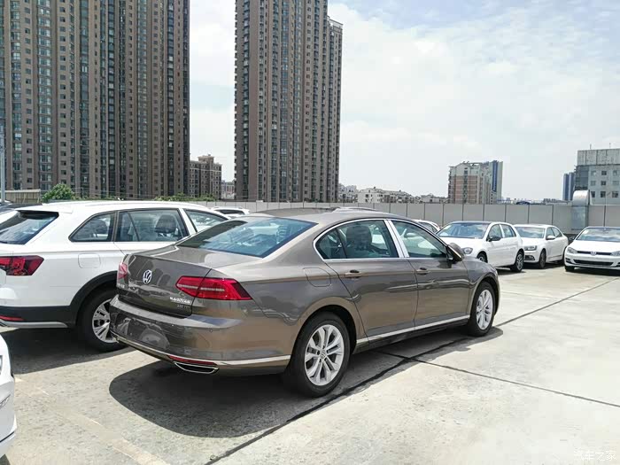 迈腾开罗金好看不