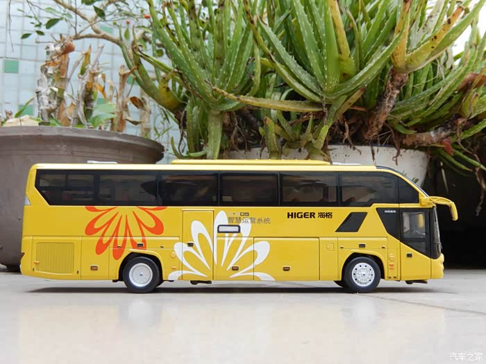 原创绝版模型142原厂黄色涂装海格klq6125a详拍