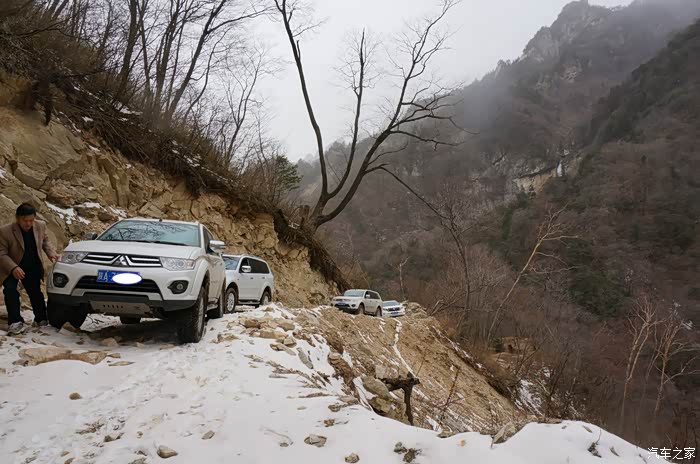 普拉多翻越秦岭山的牛圈沟