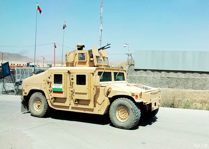 人类用车行为大赏悍马军车剪影那些年我追过的悍马车