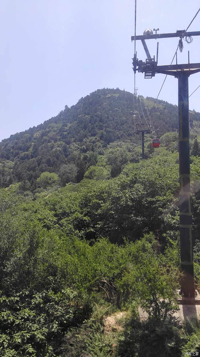 骊山索道在华清宫的北边,略隐蔽.