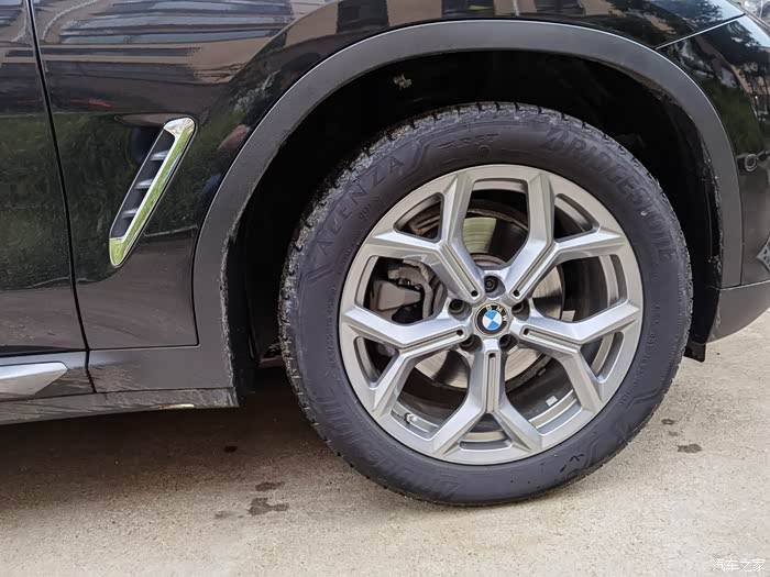 收一套宝马x328i豪华693轮毂轮胎做备胎