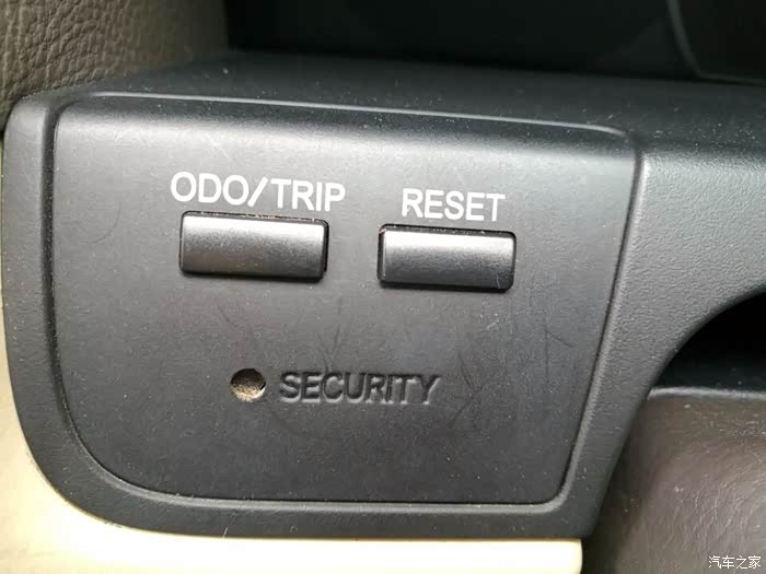 08款25l皇冠有胎压复位键在那啊