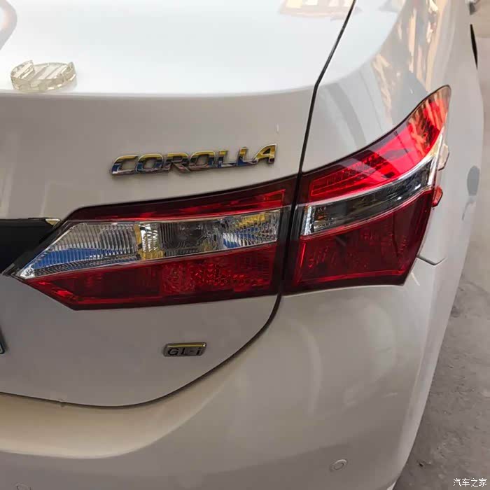 转让14款卡罗拉后尾灯