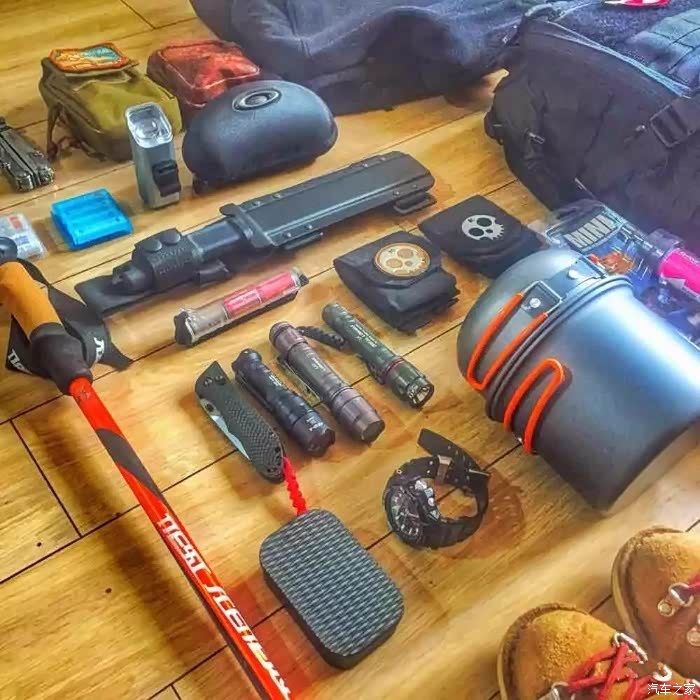 请大家有空晒晒自已的末日装备