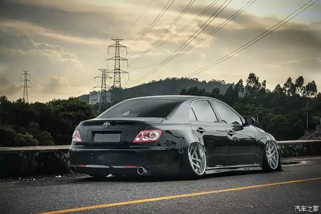 低趴范经典黑色锐志reiz改装赏析