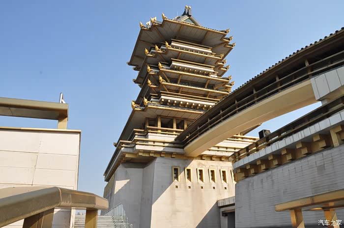 玉汝于成大美临沂欢迎您帝豪gs走进临沂市美术馆