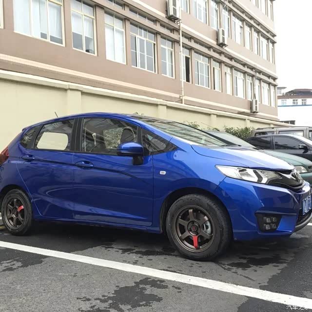 【图】各位我买了古铜色te37 要不要贴红色的._飞度论坛_汽车之家论坛