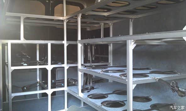 加长轴厢式载货车改装成大型专用客车