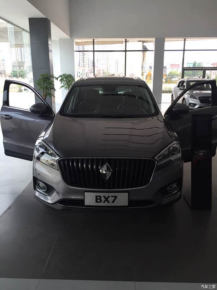 宝沃bx7白色顶配车主外观选择过程外观感