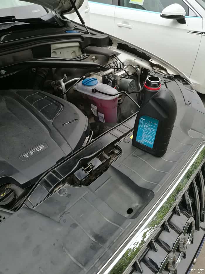 【图】4s店一分钱不花,心里真爽(去除隔音垫,索赔水箱等作业)_奥迪q5