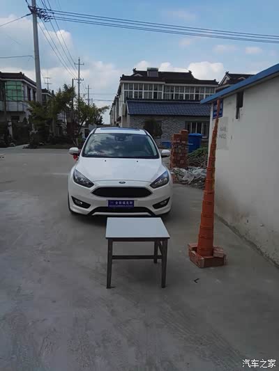 2015款两厢福克斯1.5T运动版 开空调怠速瞬间