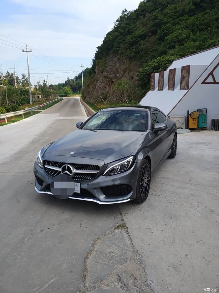颜值即正义提奔驰c200coupe四驱月光石灰