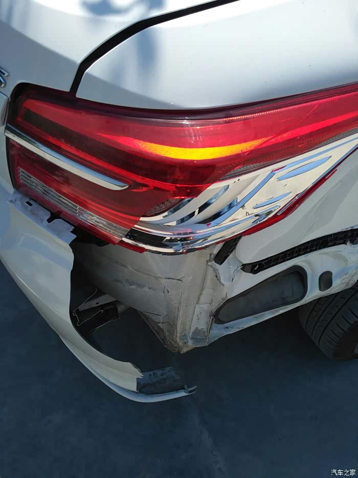 跪求大家帮忙看看后叶子板是切还是钣金修复?