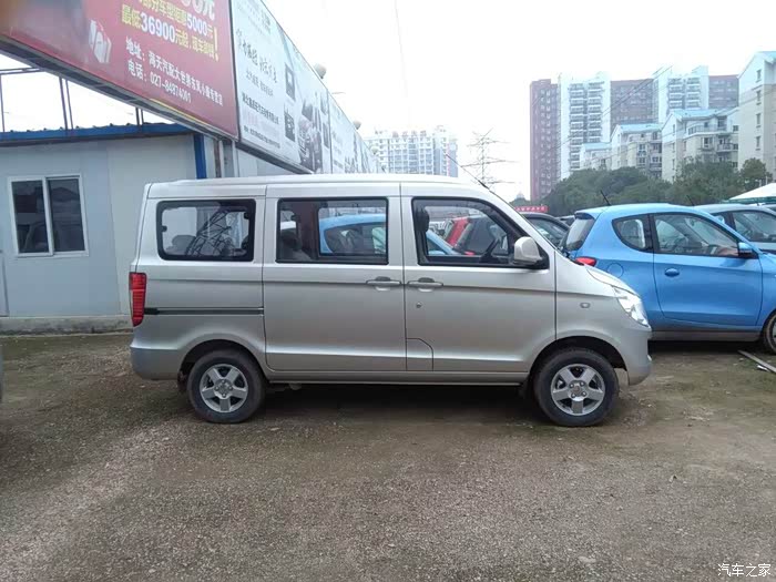 今天去看车五菱之光s,大家给点建议!
