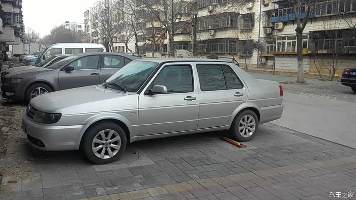 很皮实的一辆小车