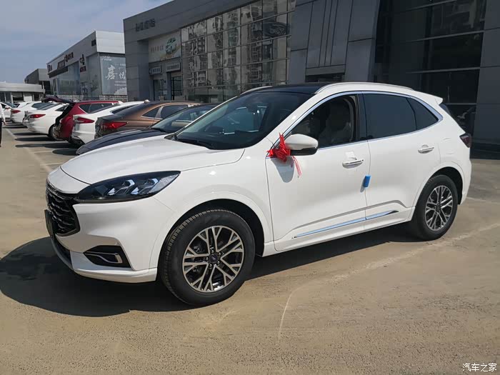 锐际白色两驱嘉享提车