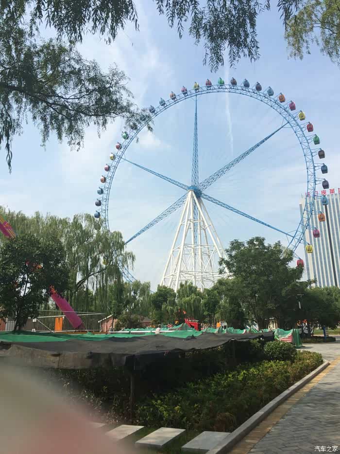 这个摩天轮我拿来最后分享给大家 很喜欢 坐几圈, 坐在上边自由自在