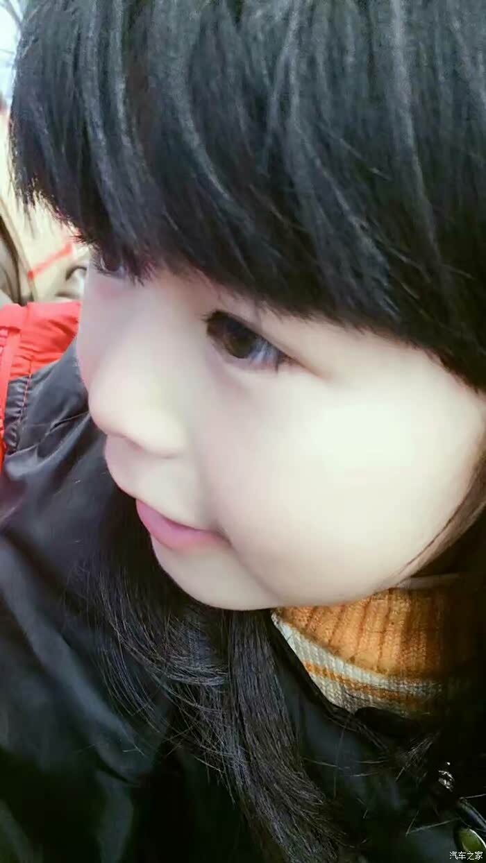 晒晒闺女儿照片顺便给汽家的小伙伴们拜个晚年