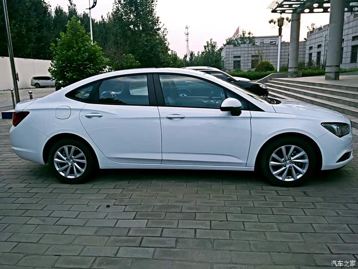 别克威朗天生爱跑雪域白15s自领提车