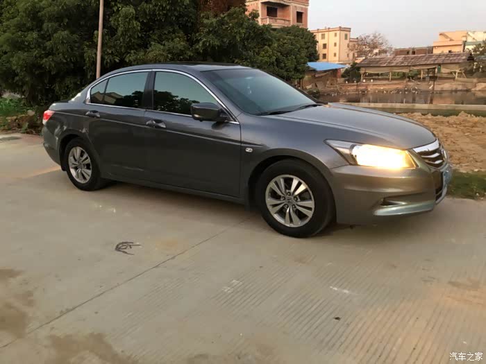 求一套八代雅阁11款高配轮毂轮胎