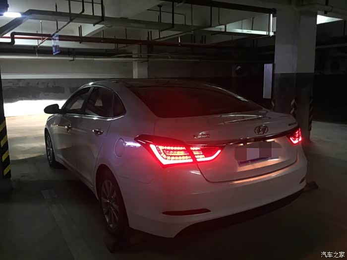 名图的尾灯真好看