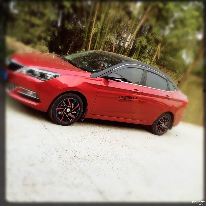 红色车身全黑车顶实车图片需要改装的朋友可以做比较了