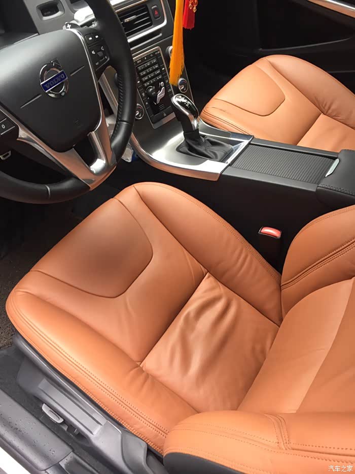 真皮座椅皱成这样了