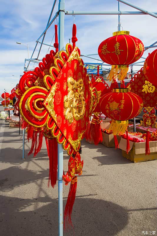 大红灯笼高高挂赶大集迎新年