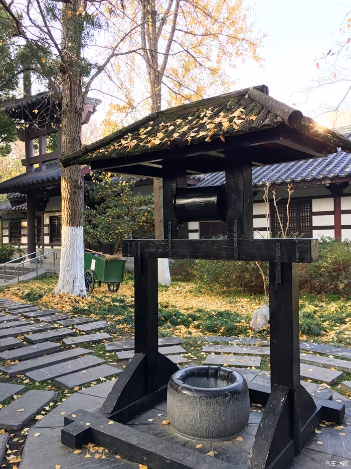 古井,但不是真的井,只是一个造型.