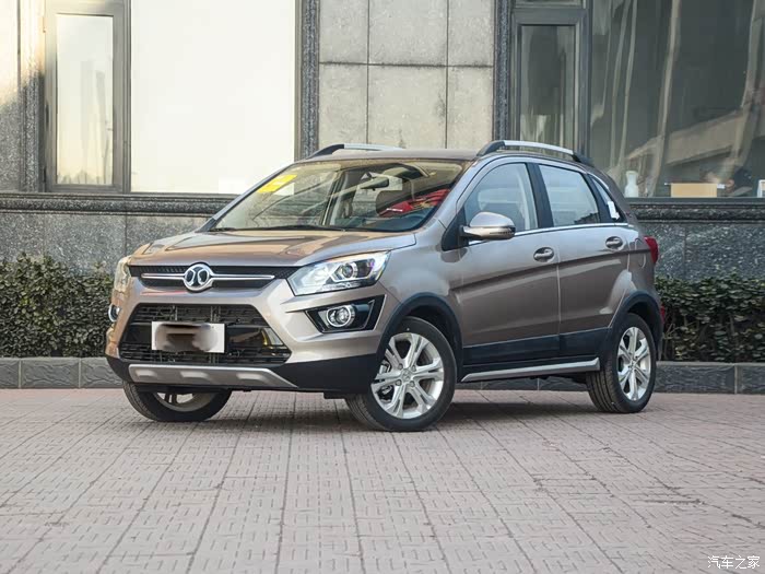 绅宝x25外观欣赏