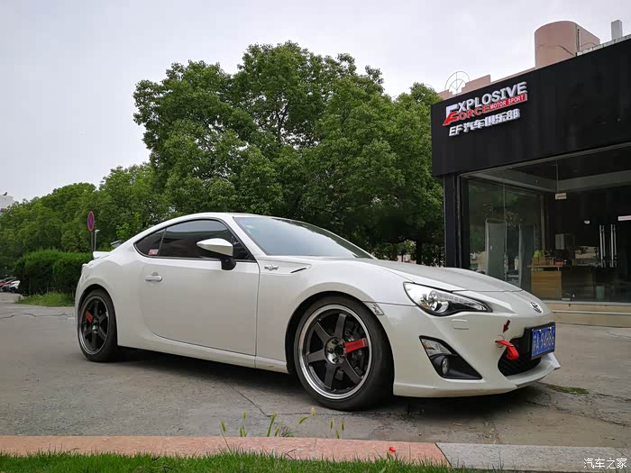 出te37sl18寸前后85j