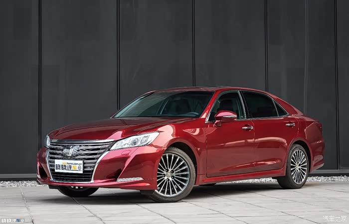 晓晓评车重拾经典顶配皇冠的圆梦之旅一汽丰田皇冠尊享版