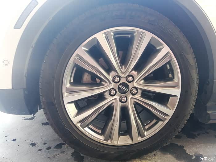 【图】林肯航海家2.7t的车型为什么用扁平胎?